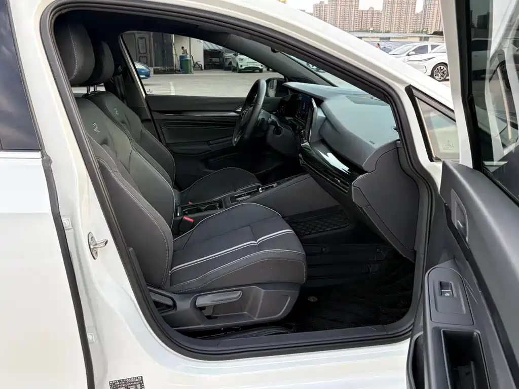 Volkswagen Golf 2023