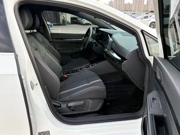 Volkswagen Golf 2023