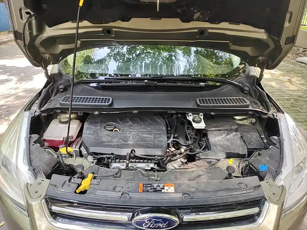 Ford Kuga 2015 — фото 20