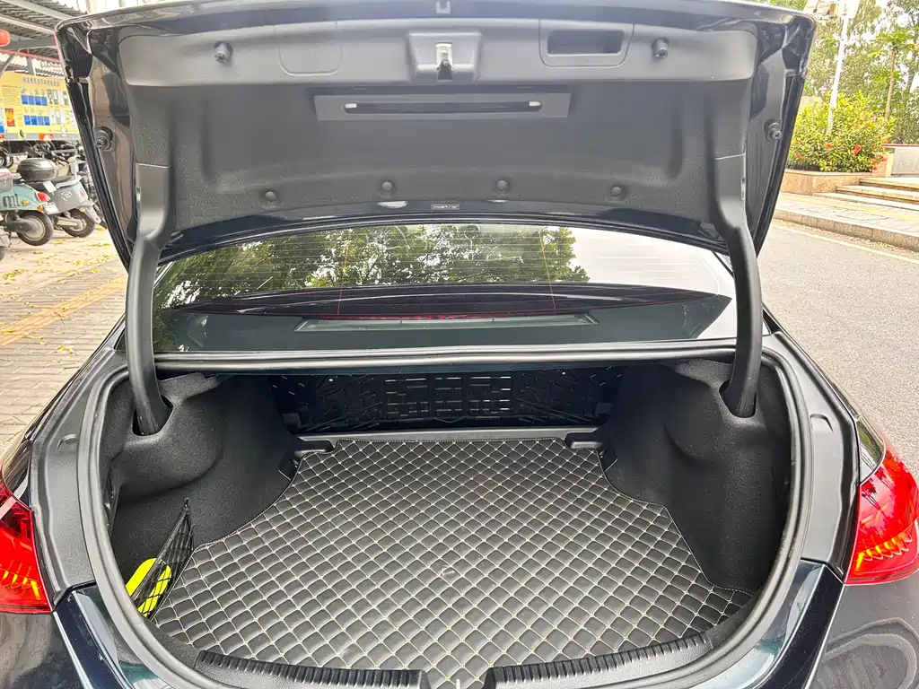 Mercedes-Benz C-Class 2023 — фото 21