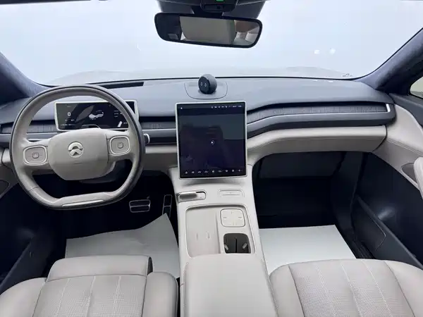 NIO ES8 2023
