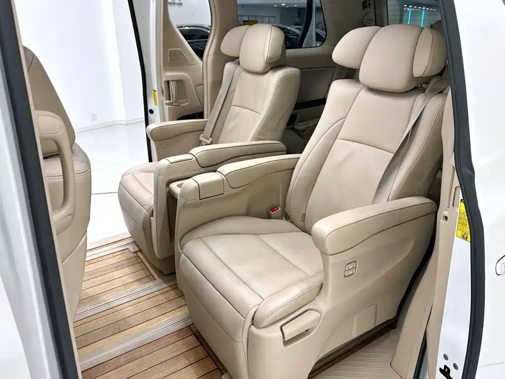 Toyota Alphard 2014 — фото 12