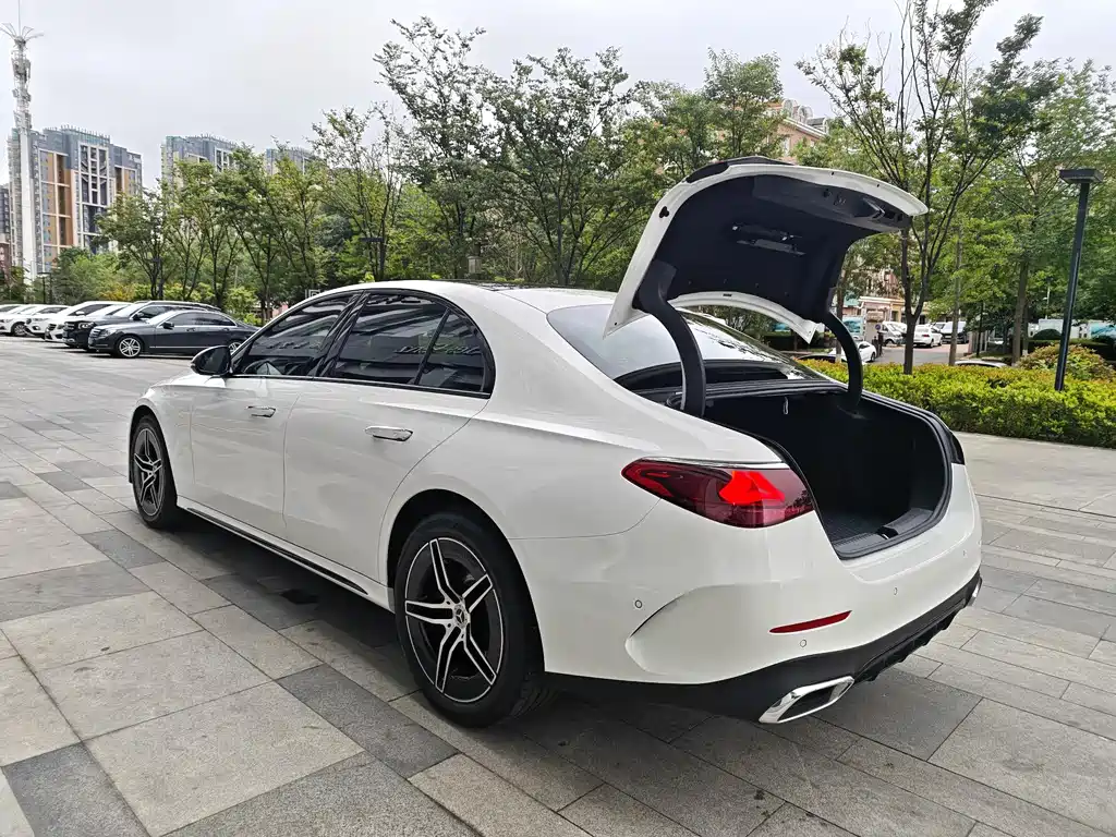 Mercedes-Benz E-Class 2025 — фото 33