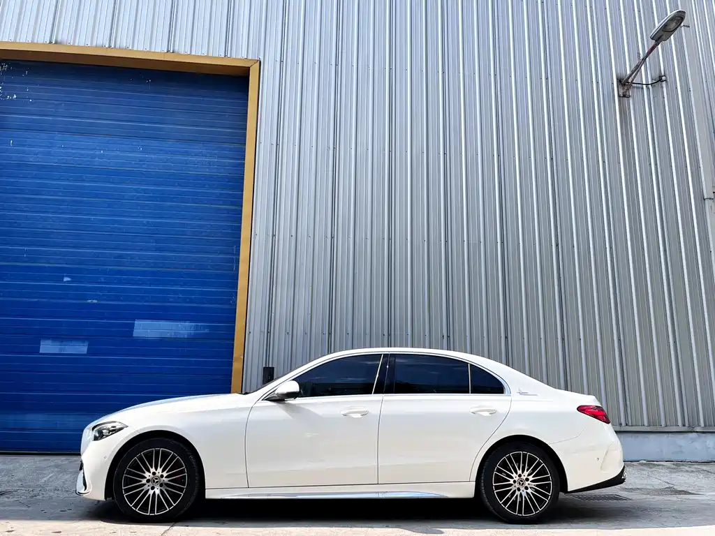 Mercedes-Benz C-Class 2023 — фото 8