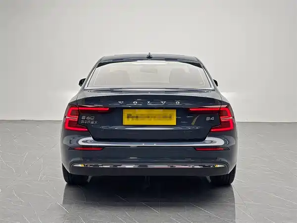 Volvo S60 2023