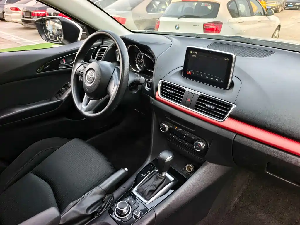 Mazda 3 Axela 2016 — фото 15
