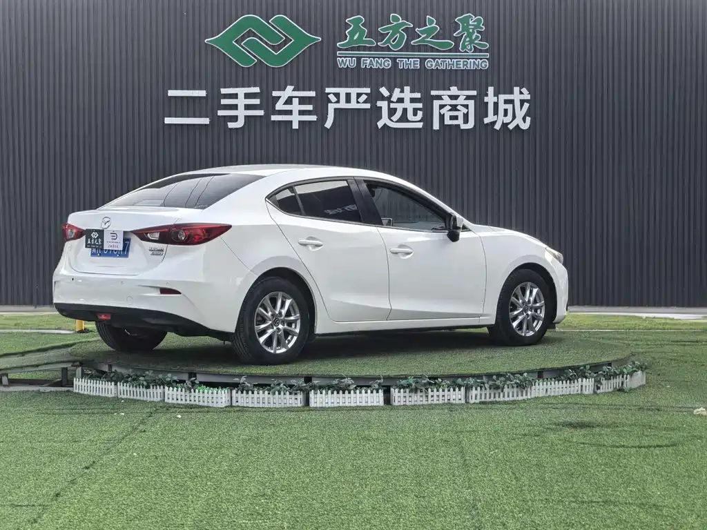 Mazda 3 Axela 2016 — фото 18
