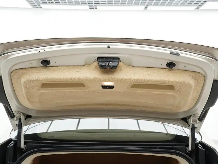 BMW 5 Series GT 2015 — фото 23
