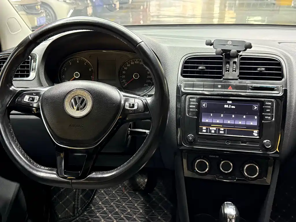 Volkswagen Polo 2018 — фото 15