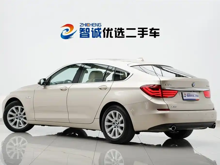 BMW 5 Series GT 2015 — фото 35