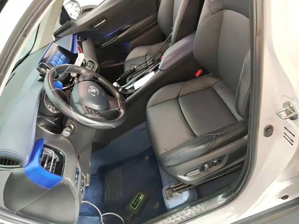 Toyota C-HR 2021 — фото 15
