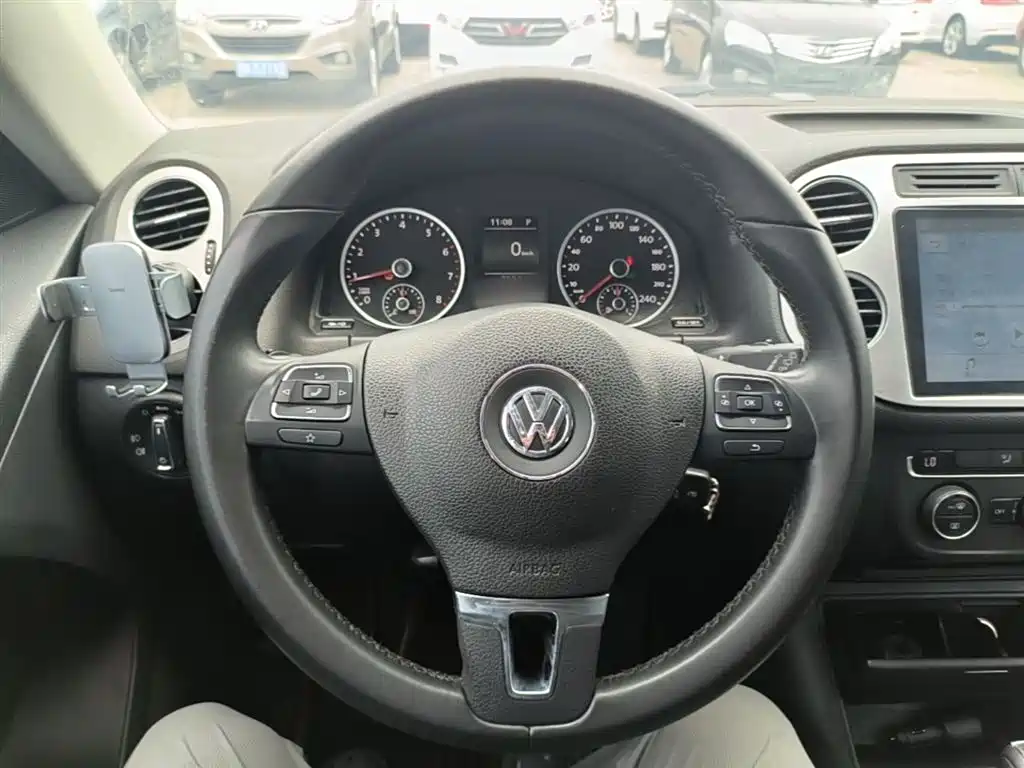 Volkswagen Tiguan 2014 — фото 11