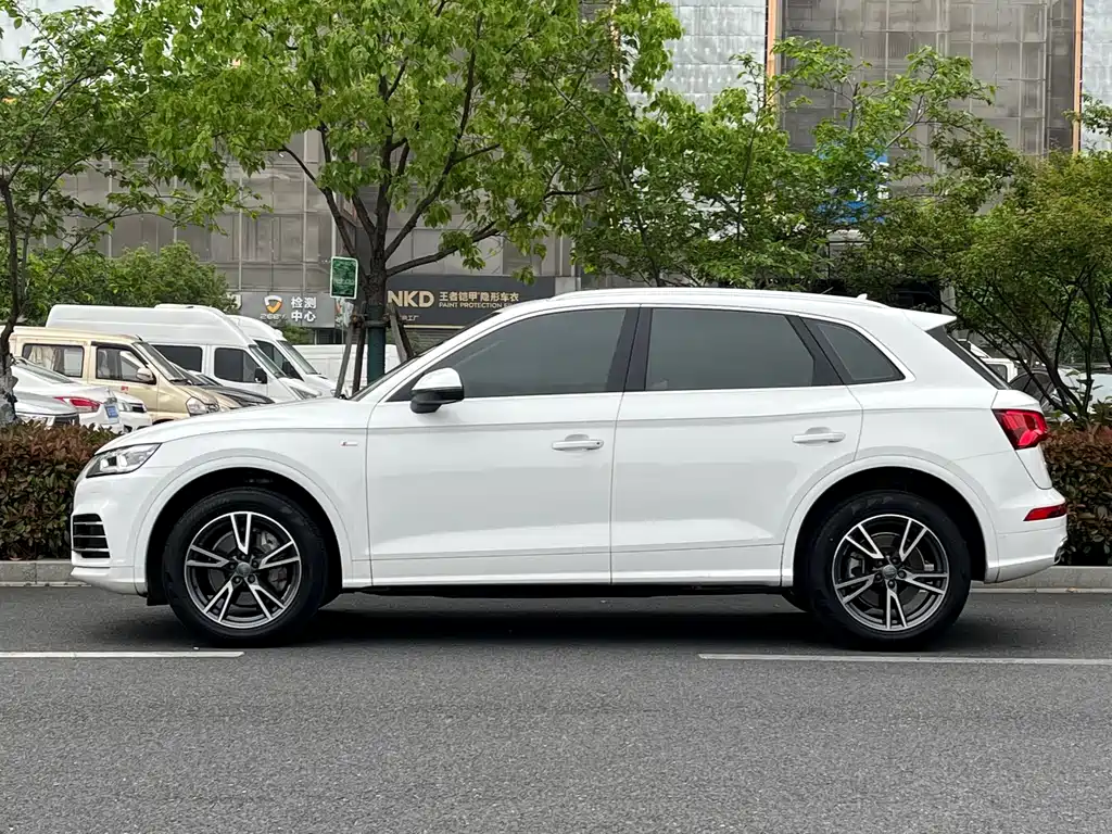 Audi Q5L 2019 — фото 3