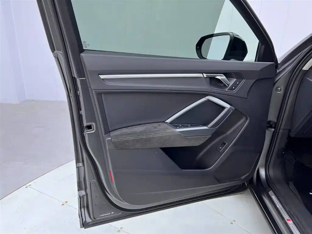 Audi Q3 Sportback 2023 — фото 16