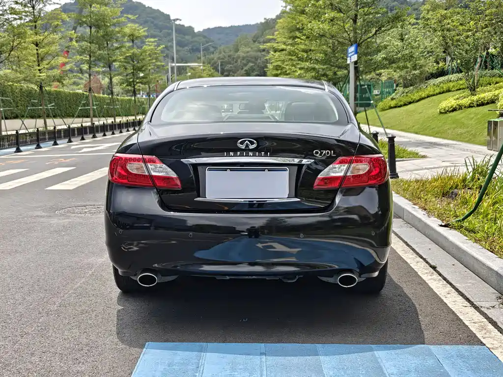 Infiniti Q70 2015 — фото 18