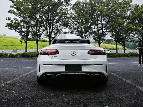 Mercedes-Benz E-Class 2022