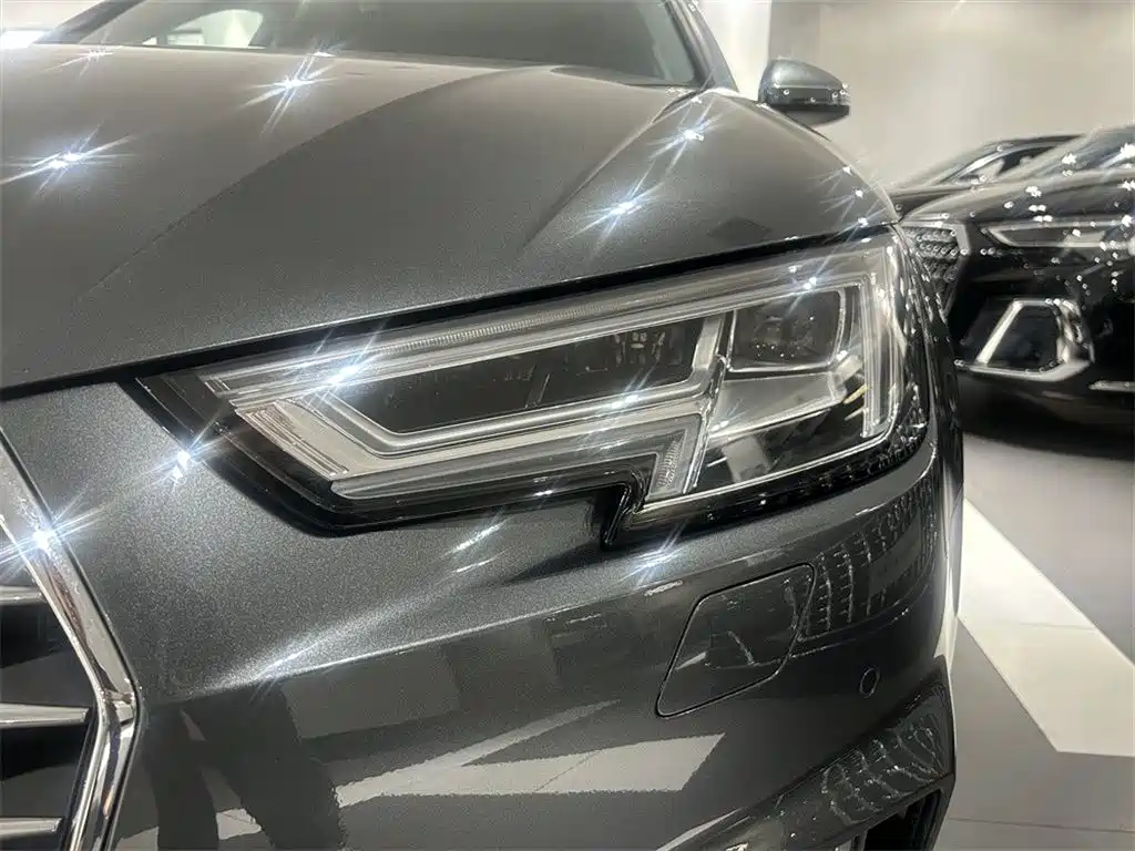 Audi A4L 2019 — фото 12