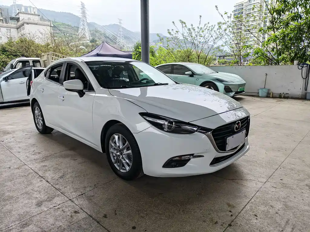 Mazda 3 Axela 2019 — фото 2