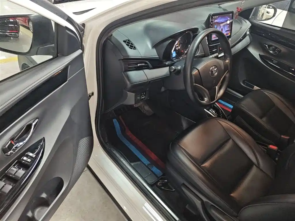 Toyota Yaris L 2021 — фото 16