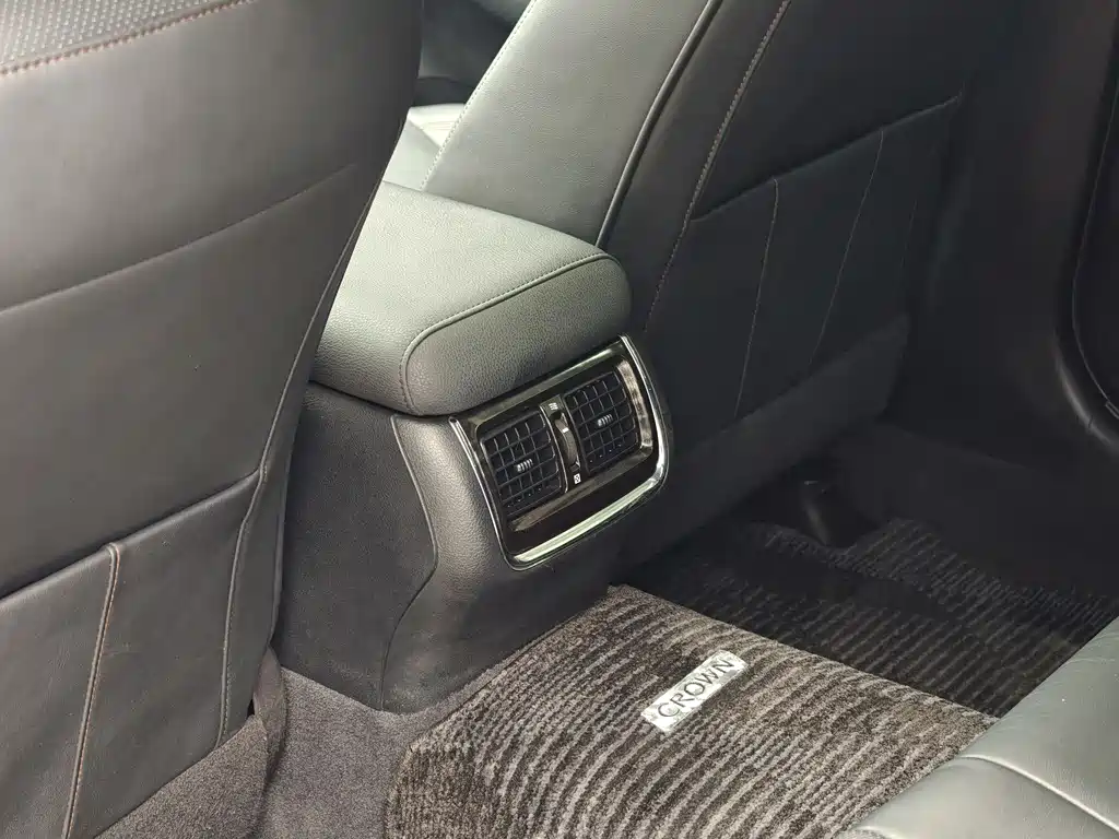 Toyota Crown 2015 — фото 4
