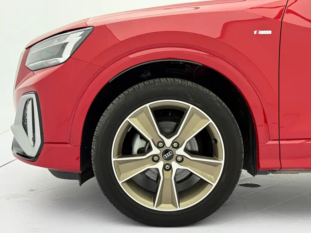 Audi Q2L 2022 — фото 21