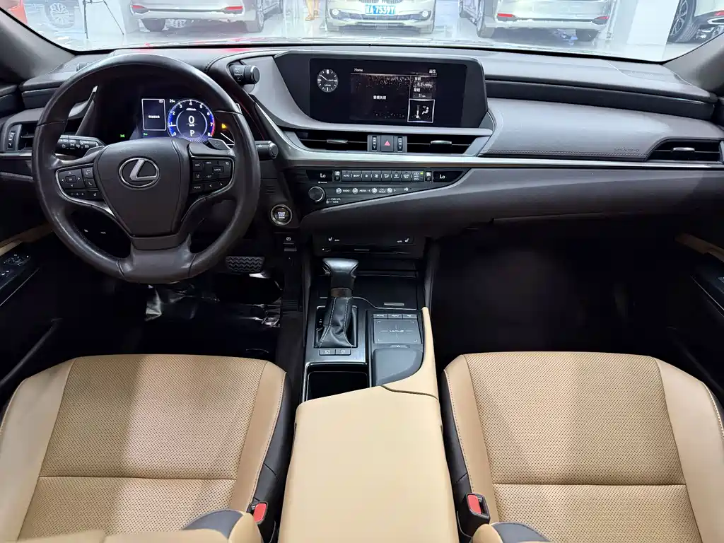 Lexus ES 2020 — фото 9