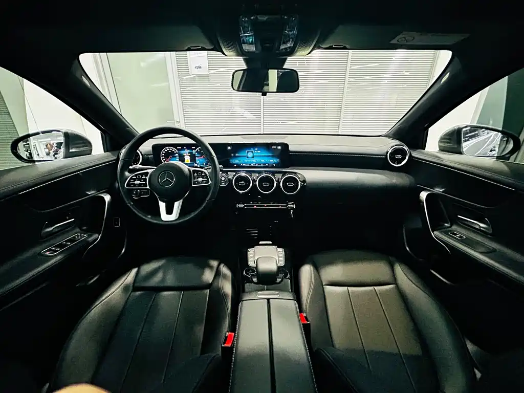 Mercedes-Benz A-Class 2023 — фото 11