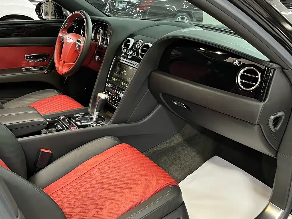 Bentley Flying Spur 2017 — фото 14