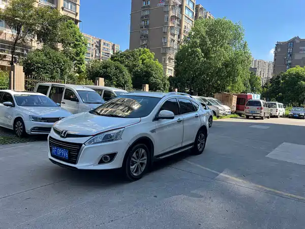 Luxgen You6 SUV 2015