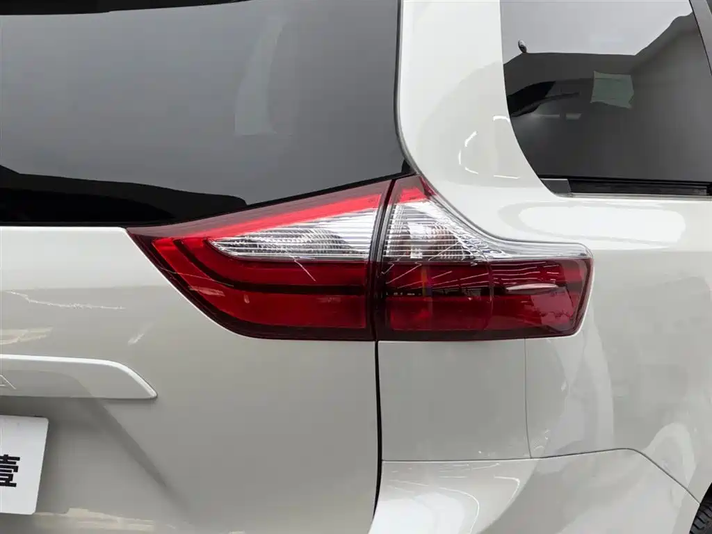 Toyota Sienna 2020 — фото 18
