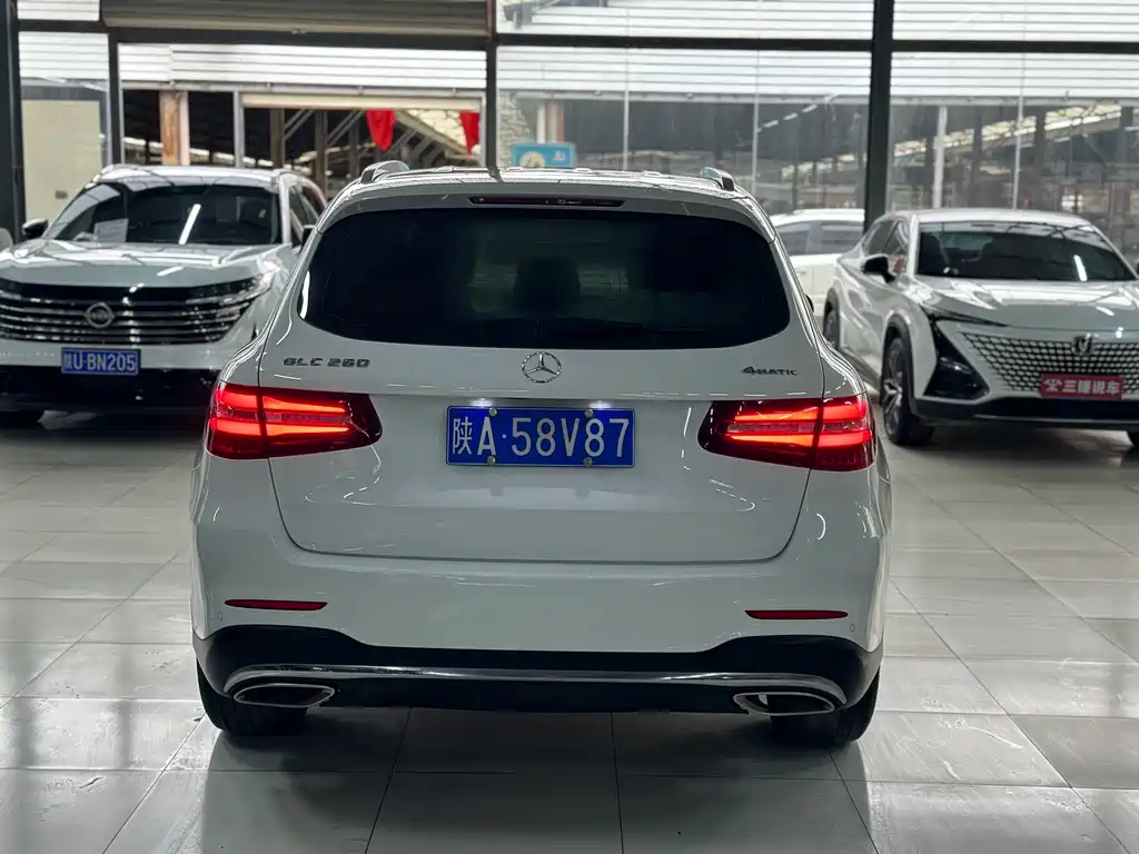 Mercedes-Benz GLC 2017 — фото 13