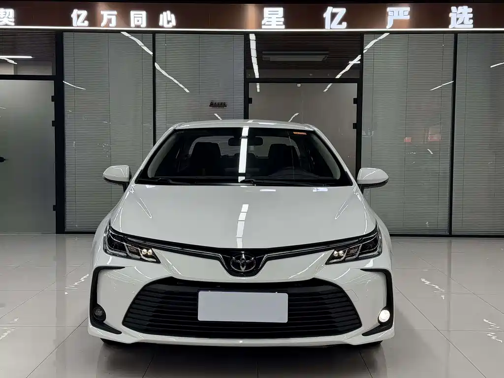Toyota Corolla 2023 — фото 2