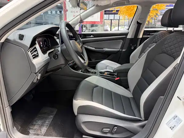 Volkswagen Bora 2023