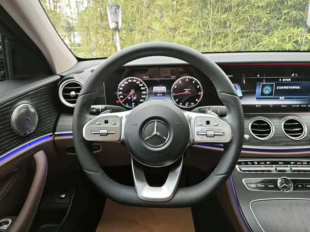 Mercedes-Benz E-Class 2020 — фото 16
