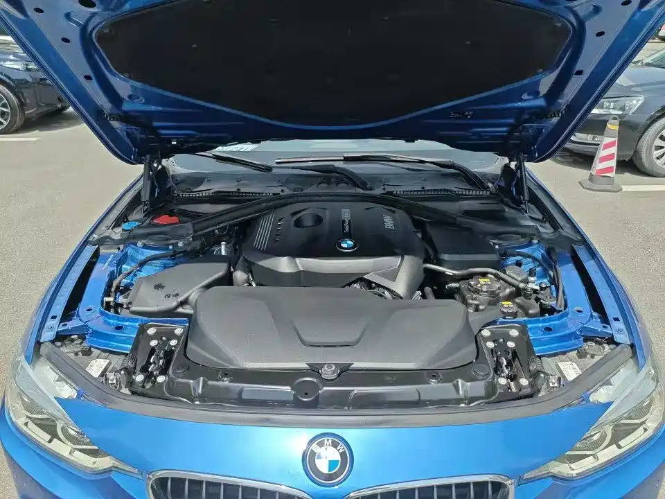 BMW 3 Series 2018 — фото 12