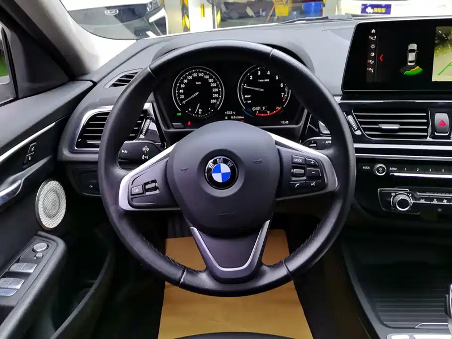 BMW 1 Series 2023 — фото 15