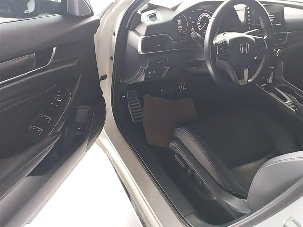 Honda Accord 2022 — фото 16