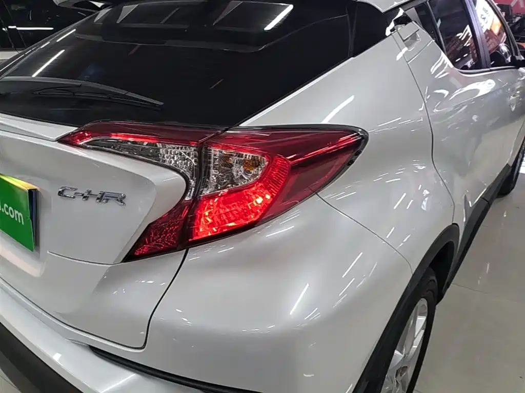 Toyota C-HR 2023 — фото 8