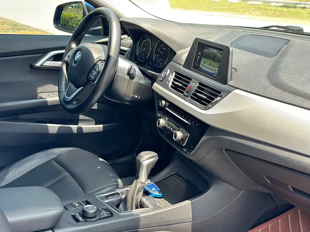 BMW 1 Series 2019 — фото 11