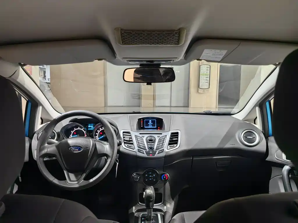 Ford Fiesta 2014 — фото 11