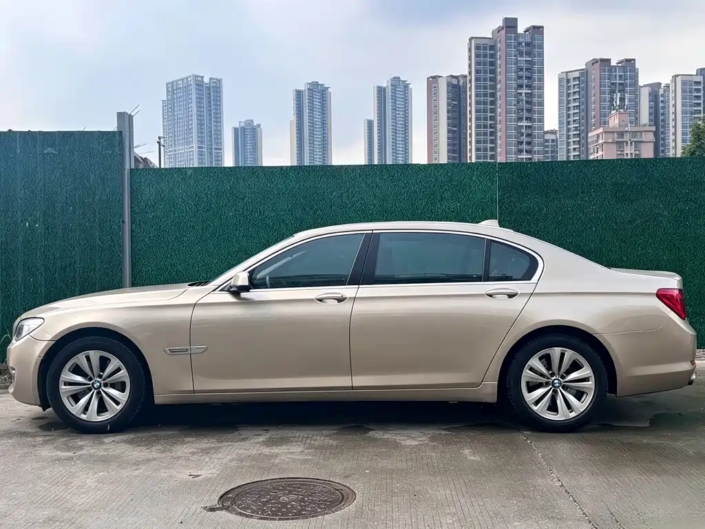 BMW 7 Series 2012 — фото 16