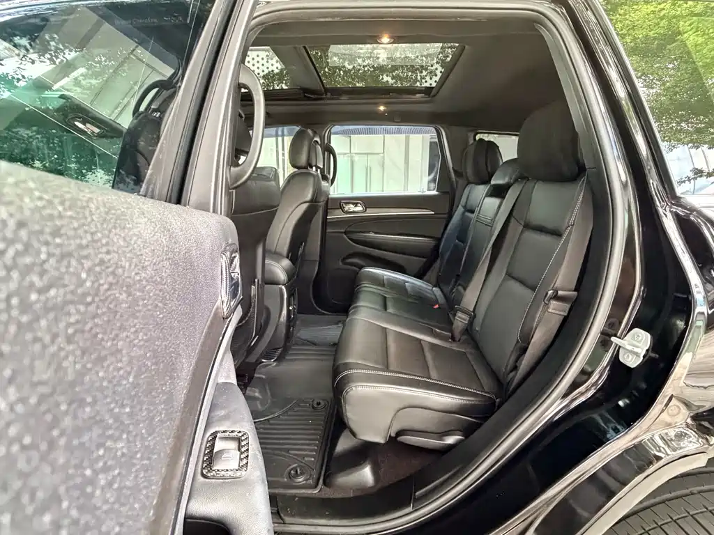 Jeep Grand Cherokee 2018 — фото 11