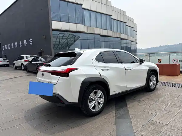 Lexus UX 2022