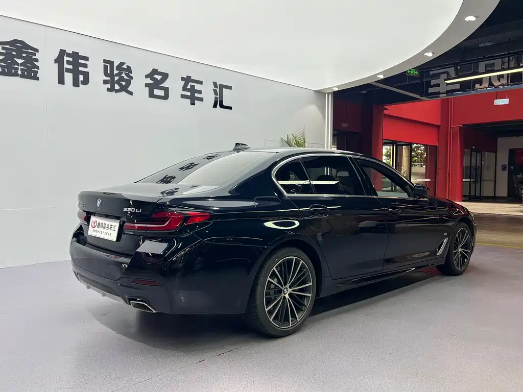 BMW 5 Series 2023 — фото 16