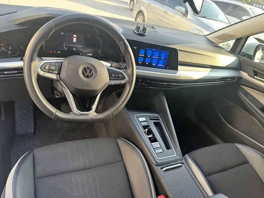 Volkswagen Golf 2024