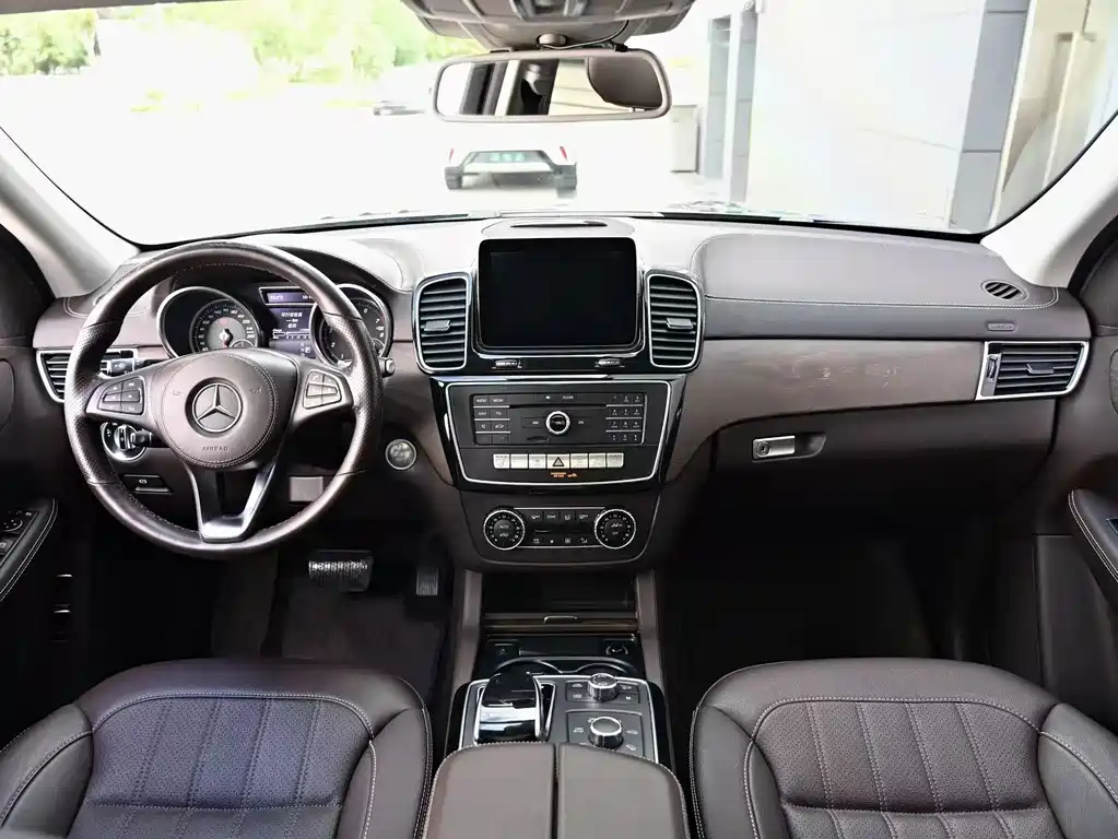 Mercedes-Benz GLS 2016 — фото 16