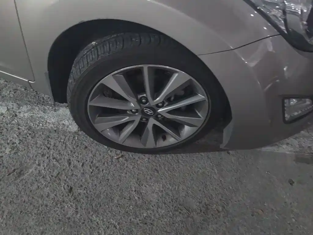 Hyundai Elantra Langdong 2015 — фото 25