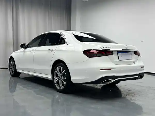 Mercedes-Benz E-Class 2022