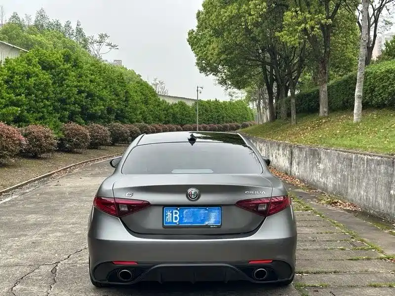 Alfa Romeo Giulia 2018 — фото 8