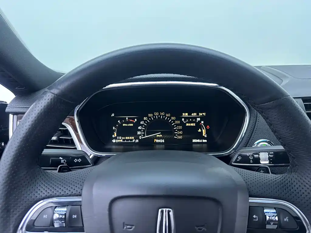 Lincoln Continental 2021 — фото 10